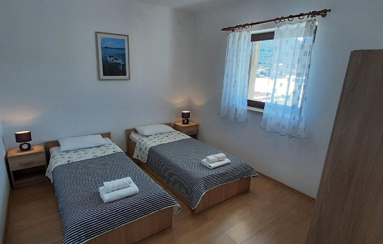 Apartment Classic Zrnovo Bagian luar foto